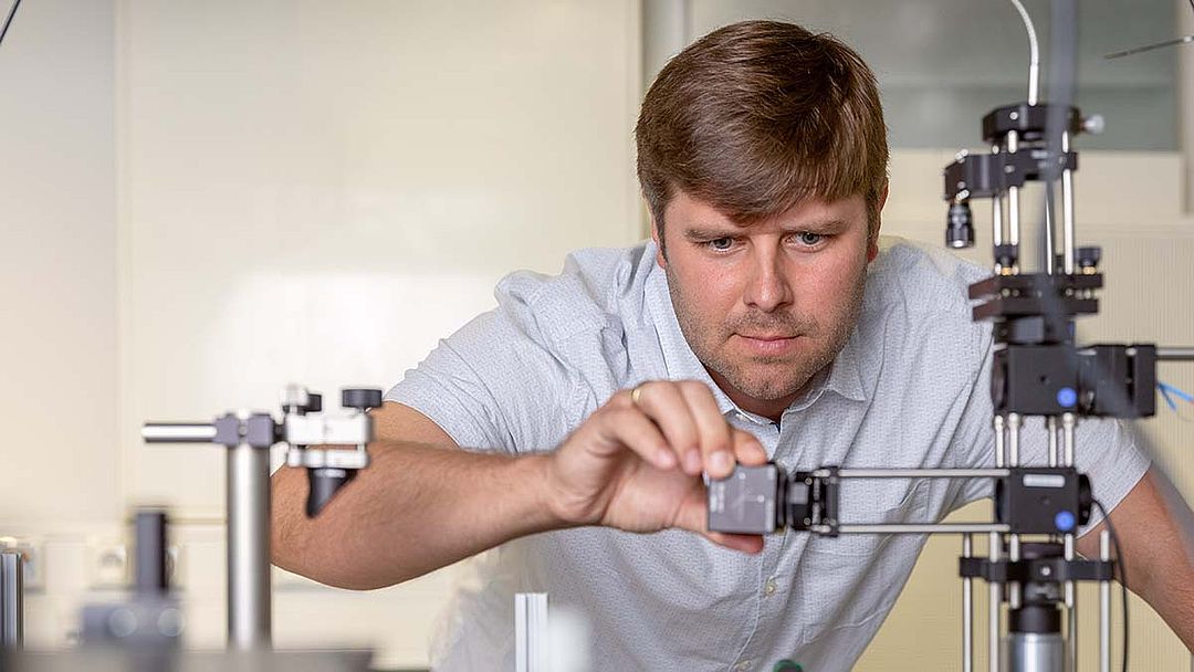 Dr. Tobias Heindel in seinem Labor